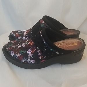 BZees Dolce Floral Flower Clogs Mules Slides 10W